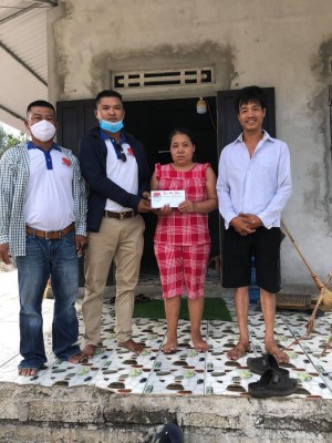 Thăm một số hoàn cảnh khó khăn(Tháng 5)