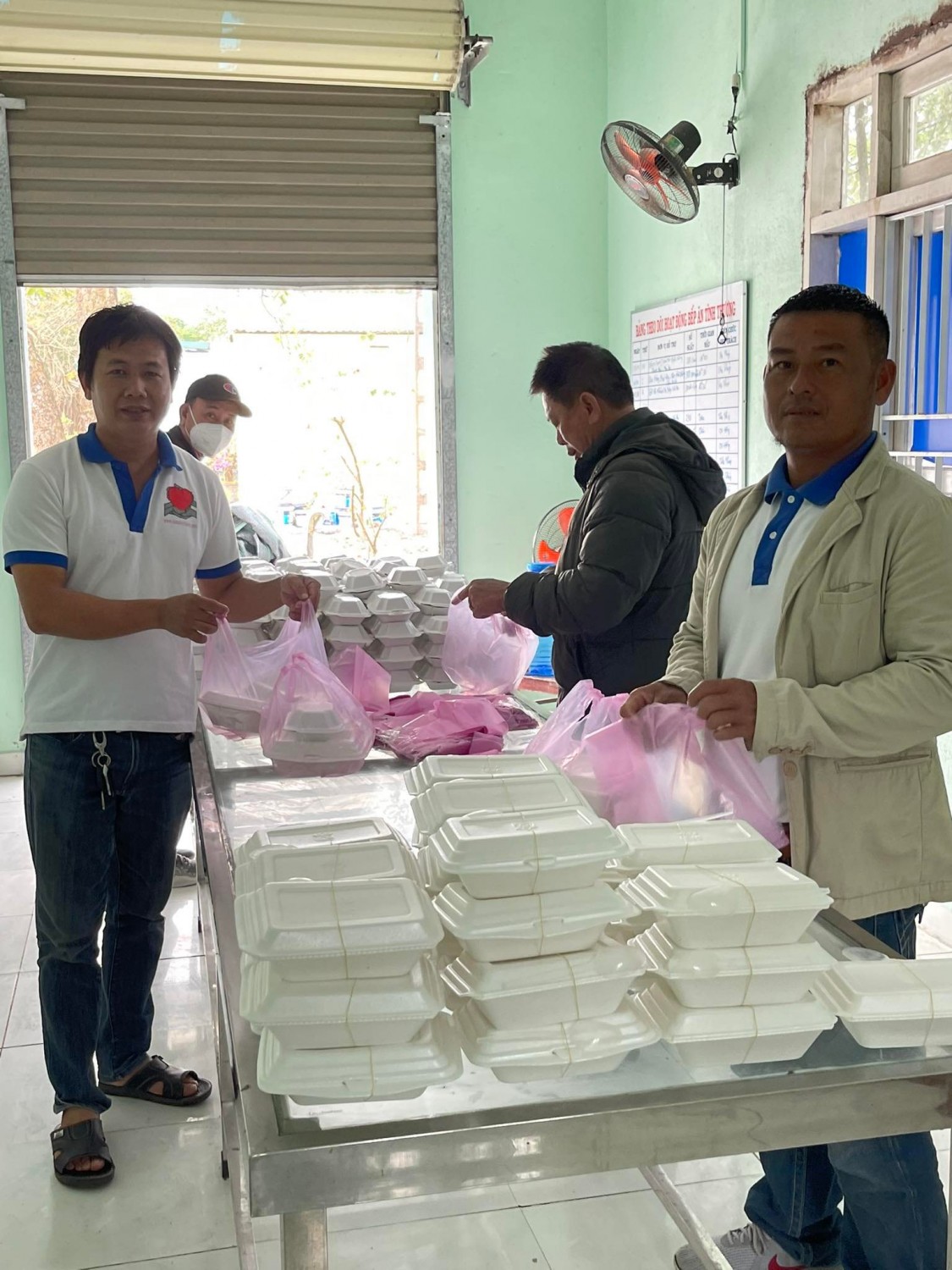 Phát cơm bệnh nhân nghèo ( Lần thứ 41)