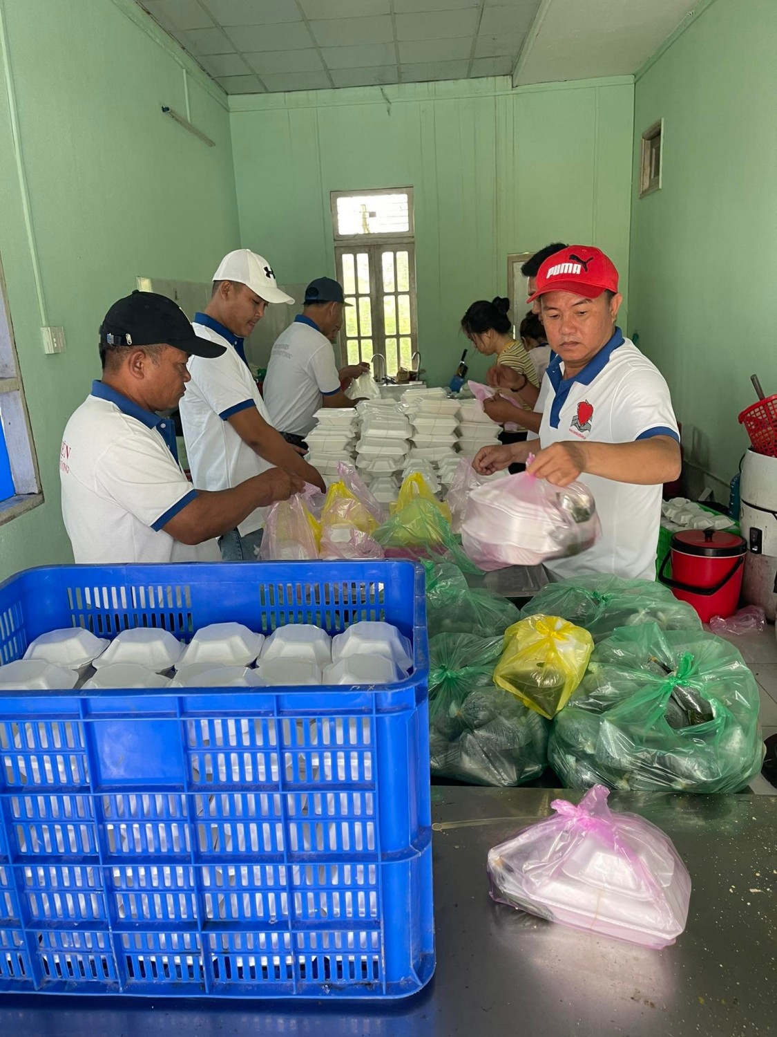 Phát cơm bệnh nhân nghèo (Lần thứ 43)