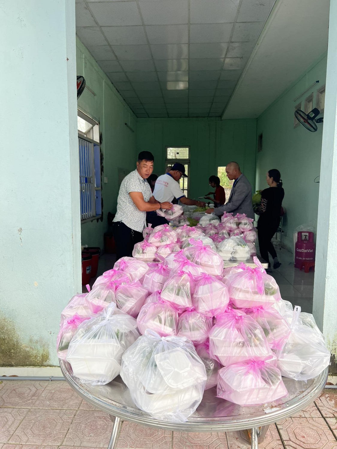 Phát cơm bệnh nhân nghèo ( Lần thứ 47)